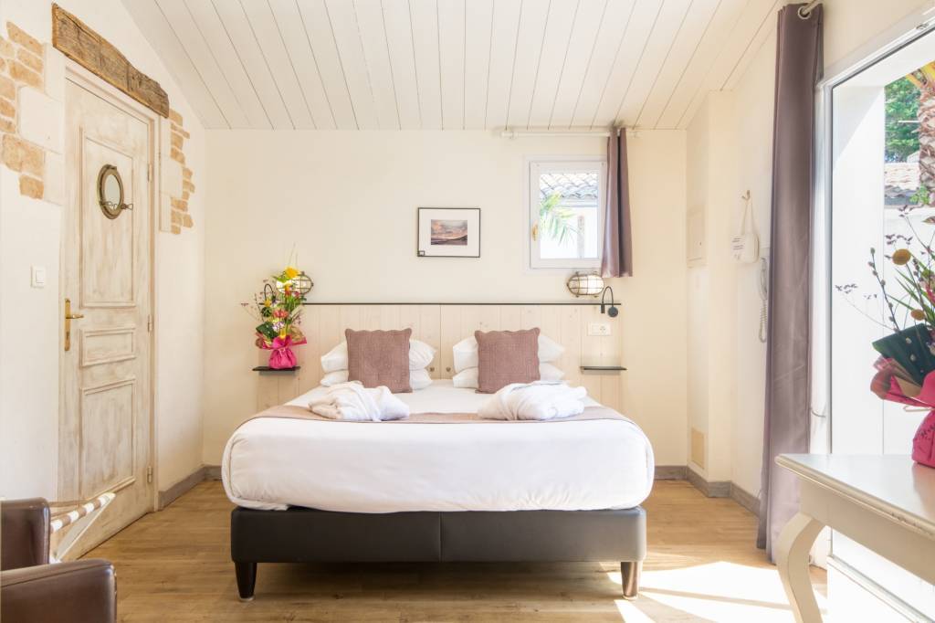 Chambre élégance à l'hôtel Plaisir sur l'île de Ré Chambre élégance à l'hôtel Plaisir sur l'île de Ré