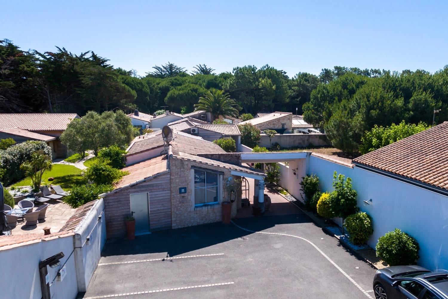 Parking de l'hôtel Plaisir sur l'île de Ré